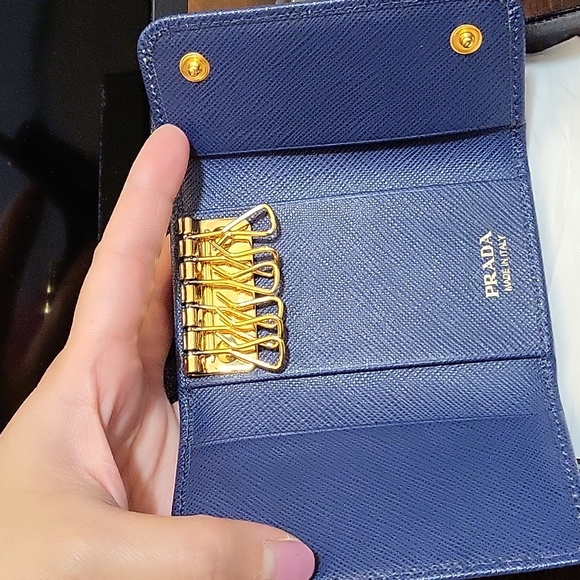 Authentic Prada Bow and Ribbon Key Card Case in Saffiano Leather - Picture 5 of 17